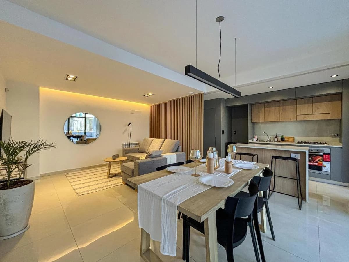 Complejo de casas con jardines, pileta y parrilleros propios